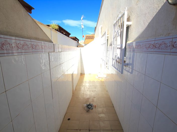 Image No.18-2 Bed Townhouse for sale