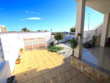 49266spacioustwobedroombungalowinlocrispinalg