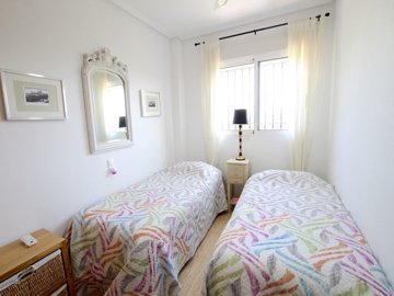 49274topfloorapartmentwithsolariumandamountai