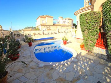 49272fabulousthreebedroomdetachedvillalargeco