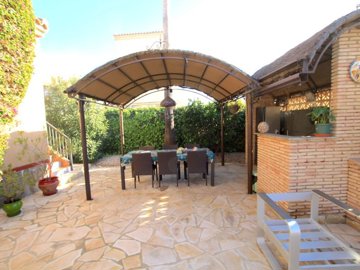 49272fabulousthreebedroomdetachedvillalargeco