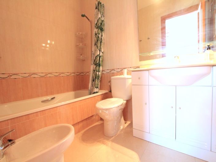 Image No.29-3 Bed Townhouse for sale