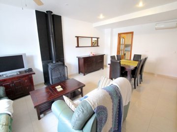 49275spaciousthreebedroomvillagetownhousewith