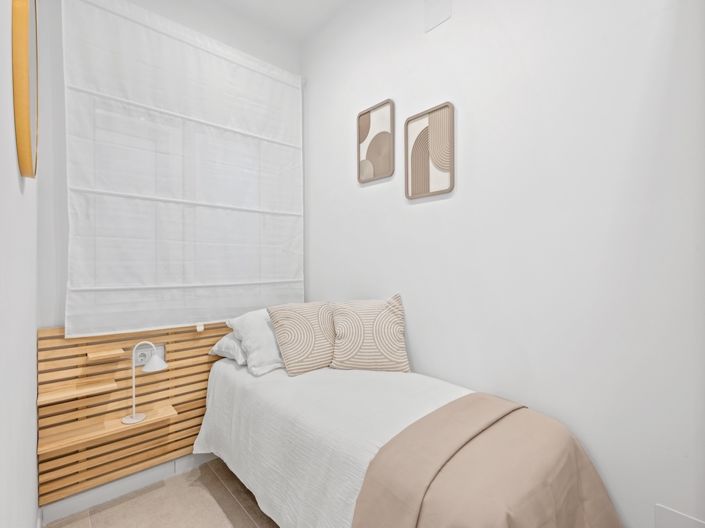 Image No.11-2 Bed Townhouse for sale