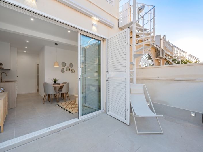 Image No.20-2 Bed Townhouse for sale