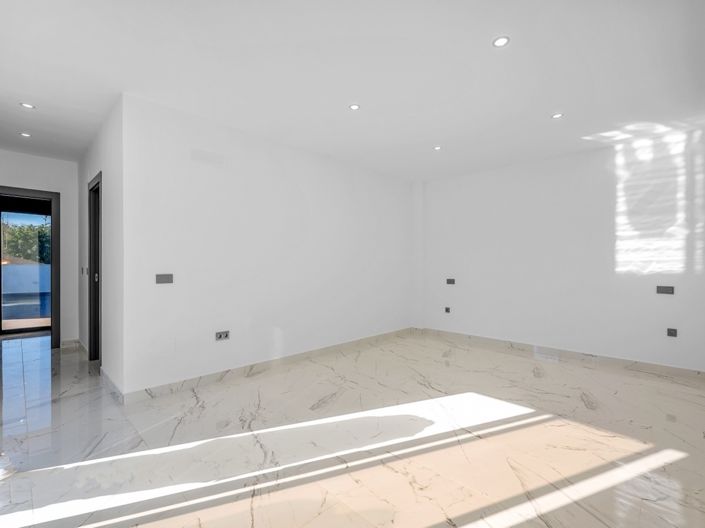 Image No.19-4 Bed Villa for sale