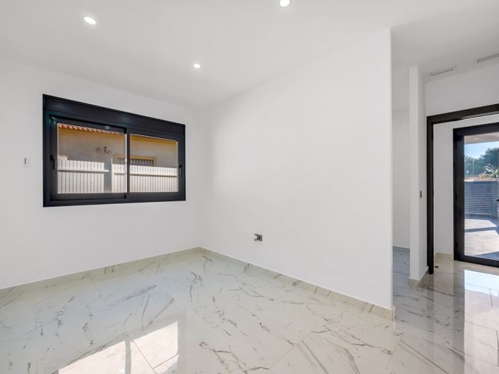 Image No.25-4 Bed Villa for sale