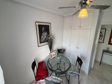 49287twobedroomtopfloorapartmentwithprivatero