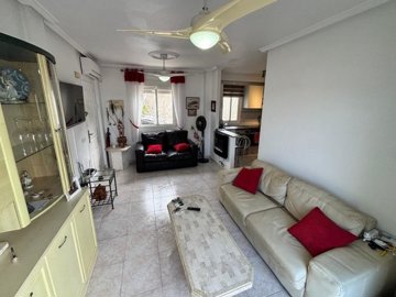 49287twobedroomtopfloorapartmentwithprivatero