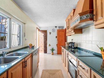 49285charmingthreebedroommediterraneanstylevi