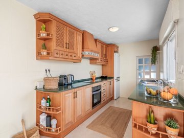 49285charmingthreebedroommediterraneanstylevi