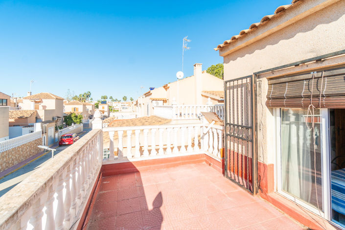 Image No.18-2 Bed Townhouse for sale