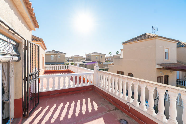 Image No.19-2 Bed Townhouse for sale