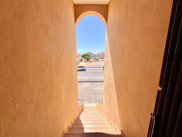 49296wonderful2bedroomtopfloorapartmentcentra