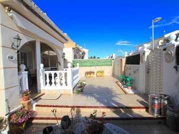 49308abeautifullypresentedthreebedroomsemidet