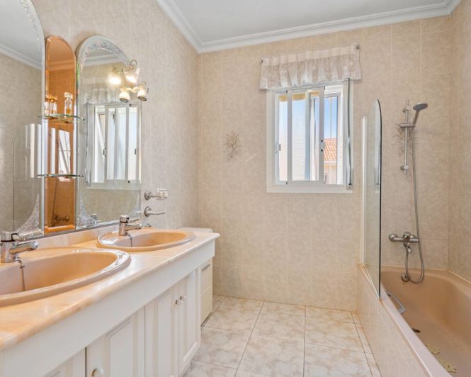 Image No.14-4 Bed Villa for sale