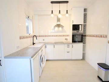 49318wonderfultwobedroomfamilyhomeinlaregia03