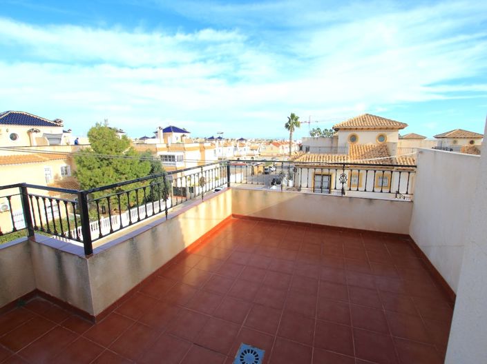 Image No.25-2 Bed Townhouse for sale