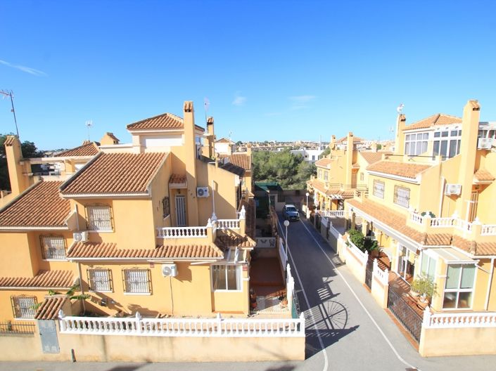 Image No.30-3 Bed Townhouse for sale