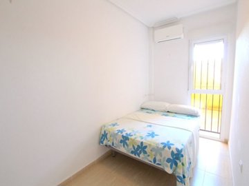 49325spaciousapartmentwithprivategardenroofto