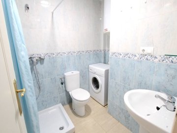 49325spaciousapartmentwithprivategardenroofto