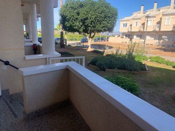 49331exceptionallyspacioustownhousewithaninte