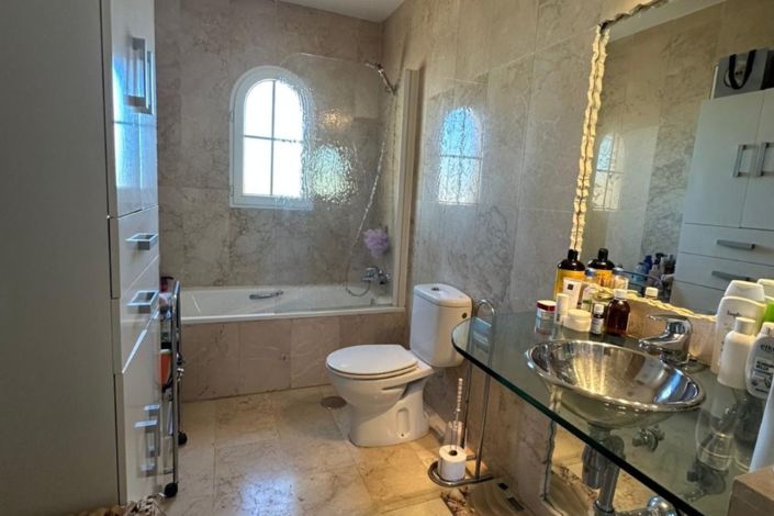 Image No.18-2 Bed Townhouse for sale