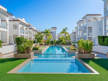 49359luxurythreebedroomsemidetachedvillaindon