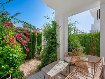 49359luxurythreebedroomsemidetachedvillaindon