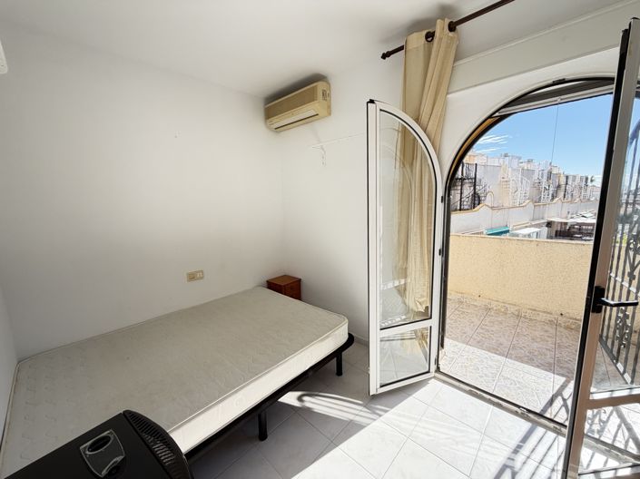 Image No.11-2 Bed Townhouse for sale