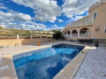 49351spaciousdetachedvillainciudadquesadareno