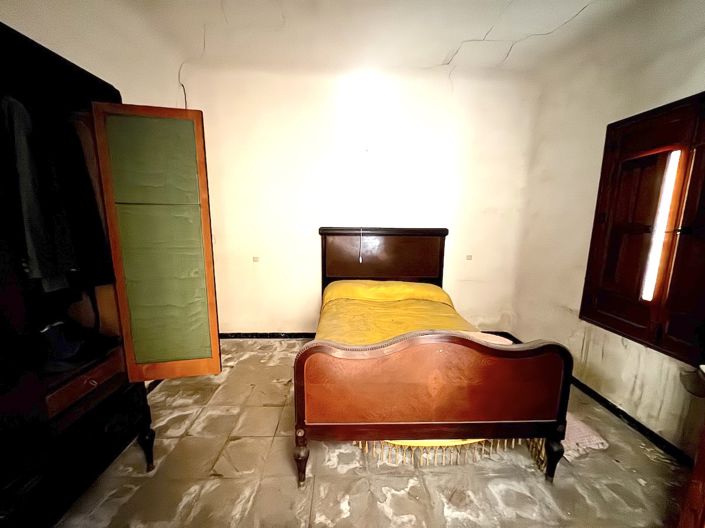 Image No.23-4 Bed Townhouse for sale