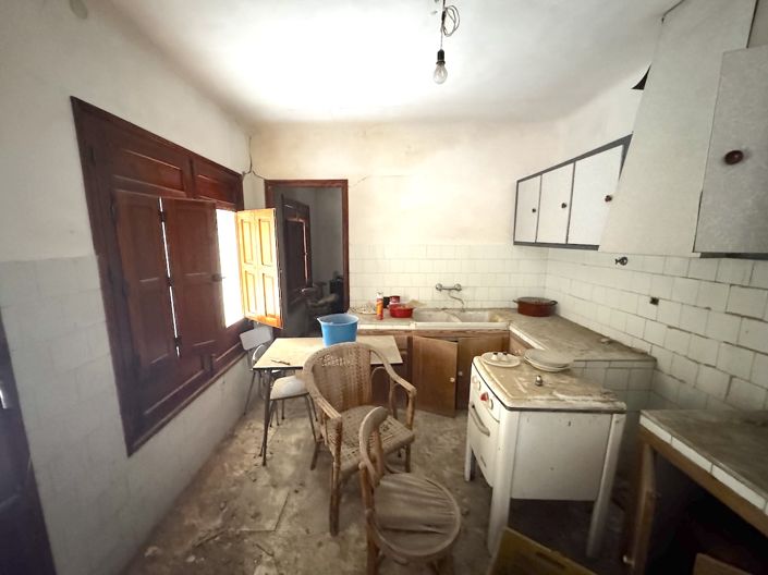 Image No.26-4 Bed Townhouse for sale