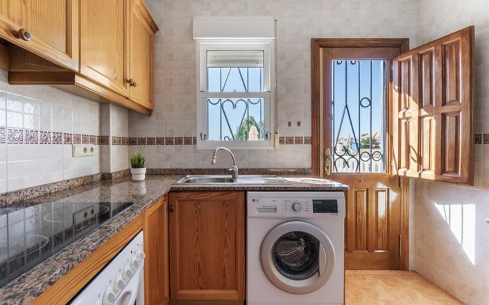 Image No.14-3 Bed Townhouse for sale