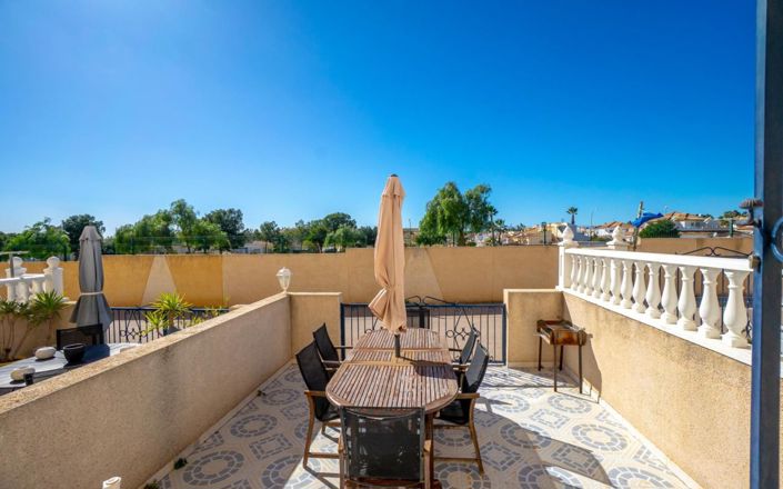 Image No.30-3 Bed Townhouse for sale