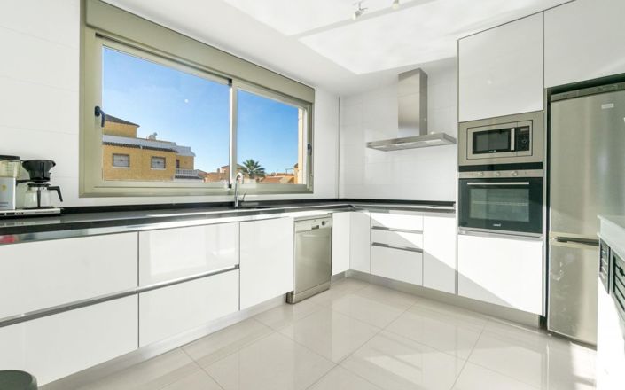 Image No.26-3 Bed Villa for sale