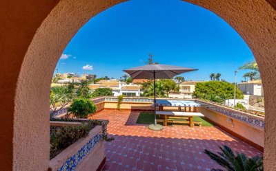 49368charmingthreebedroombeachsidevillawithse