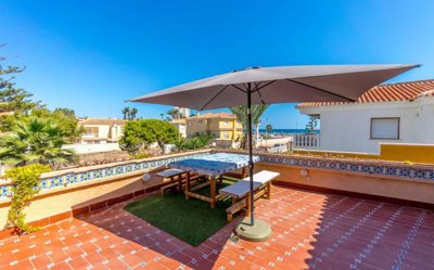 49368charmingthreebedroombeachsidevillawithse