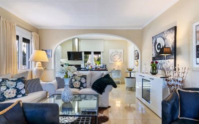 49367charmingthreebedroomsemidetachedvillawit