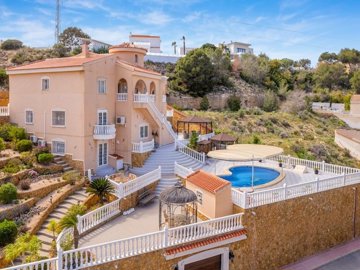 49360exceptionallyspaciousvillawithfantastico