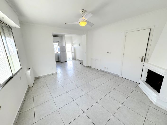 Image No.8-2 Bed Townhouse for sale