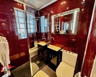 49376twobedroomtopfloorapartmentwithgreatoutd