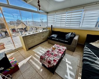 49376twobedroomtopfloorapartmentwithgreatoutd