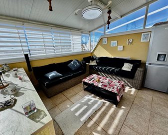 49376twobedroomtopfloorapartmentwithgreatoutd