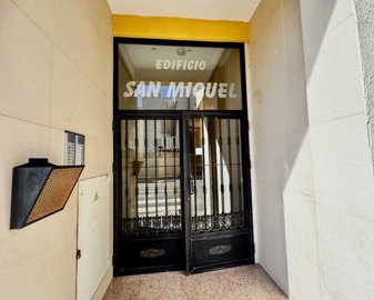 49376twobedroomtopfloorapartmentwithgreatoutd