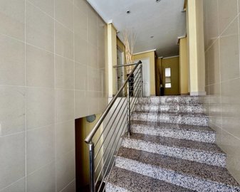 49376twobedroomtopfloorapartmentwithgreatoutd