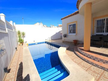 49381beautiful3beddetachedvillawithapoolandga