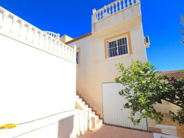 49381beautiful3beddetachedvillawithapoolandga