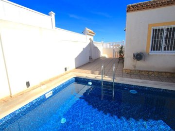 49381beautiful3beddetachedvillawithapoolandga