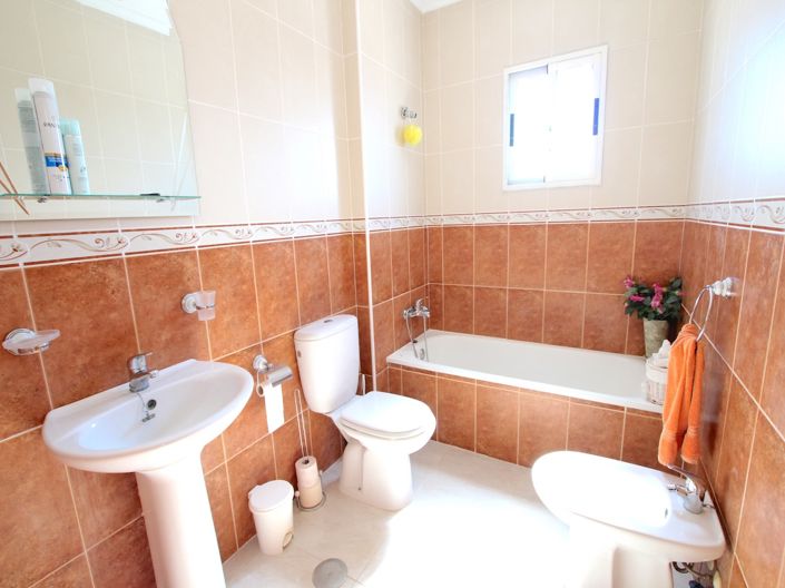 Image No.24-3 Bed Townhouse for sale